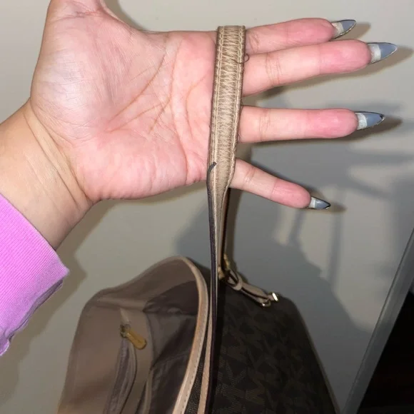 Michael Kors Jet Set Tote - Picture 9 of 9